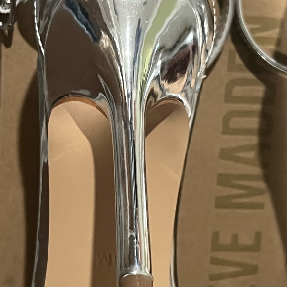 Steve Madden confeti silver ankle strap evening sandals. - Picture 10 of 10